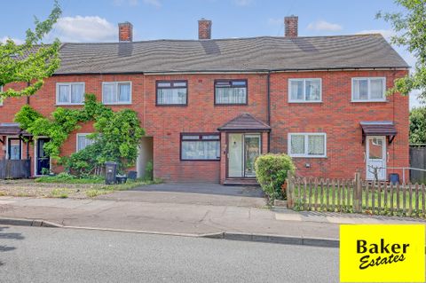 Manford Way, Chigwell IG7, 2 bed terraced house for sale, £375,000 - Zoopla