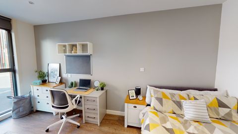 Studio 4, St Marks Court, 12-14 St Marks Street, City Centre, Nottingham NG3, Room to rent