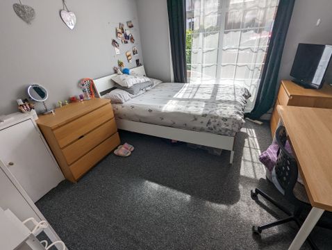 Donnington Gardens, Reading RG1