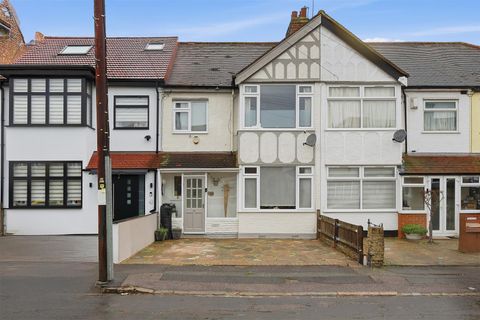 Edward Avenue, Highams Park E4
