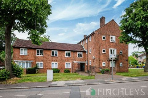 Torrington Park, London N12