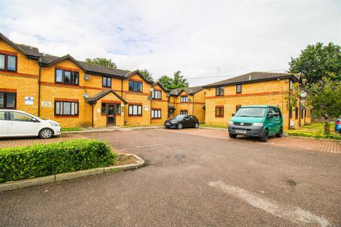 Victoria Close, Cheshunt EN8, 1 bed flat to rent, £1,100 pcm - Zoopla