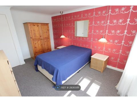 Apartment in Southampton, Hollybrook - View 2