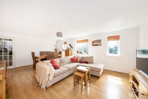 Armoury Road, Century House Armoury Road SE8 – pohled 2