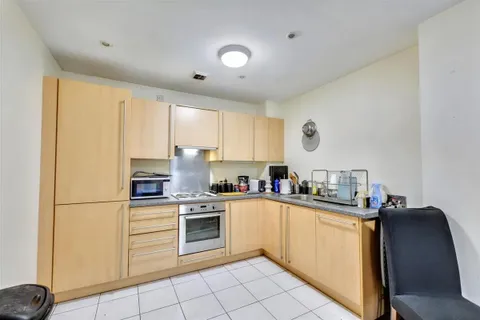 Apartment in Gedling, Nottinghamshire - View 5