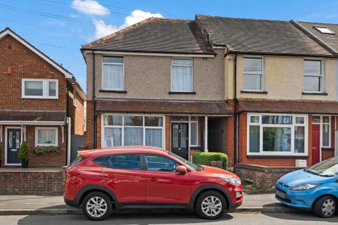 Gander Green Lane, Sutton SM1