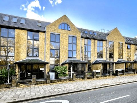St. Johns Road, Isleworth TW7, Studio to rent