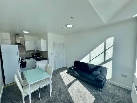 Apartment in Nottingham, Nottinghamshire - View 5