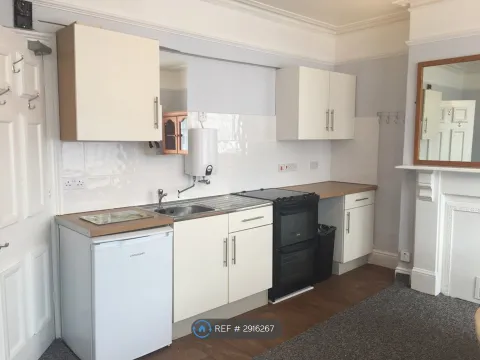 Apartment in Northampton, Phippsville - View 5