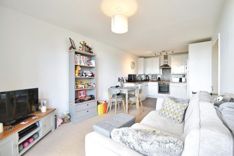 Ealing Road, Brentford TW8