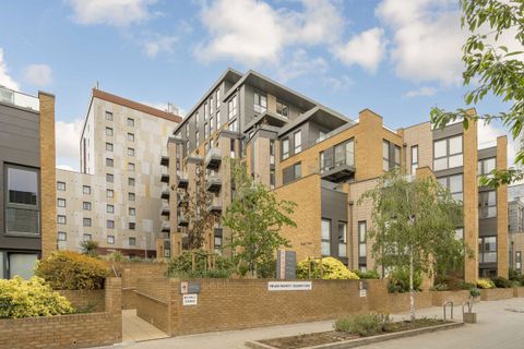 Baltic Avenue, Brentford TW8