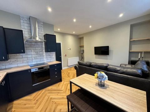 Flat 3, 40 Westbury Street Swansea SA1