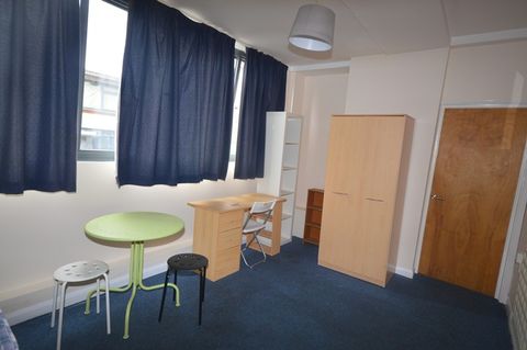 |Ref: R152043|, Mede House, Salisbury Street, Southampton SO15 - View 2