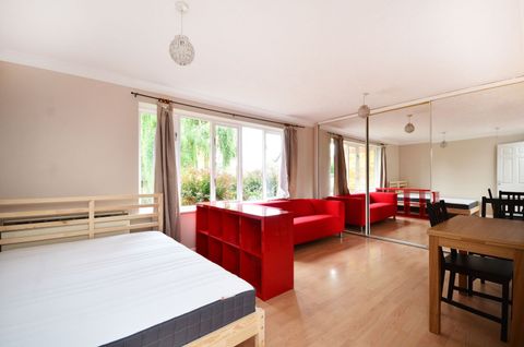 Linwood Close, Camberwell, London SE5, Studio to rent