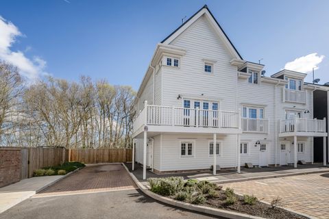 Fairhaven Drive, Reading, Berkshire RG2