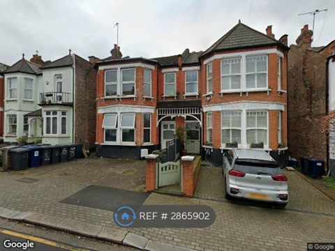 The Grove, London N3, Studio to rent