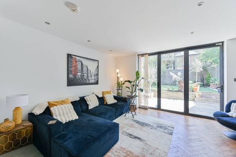 Salford Road, Telford Park, London SW2
