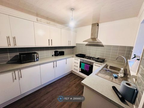 Cecil St, Glasgow G12