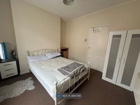 Apartment in Nottingham, Hockley, Sneinton - View 2