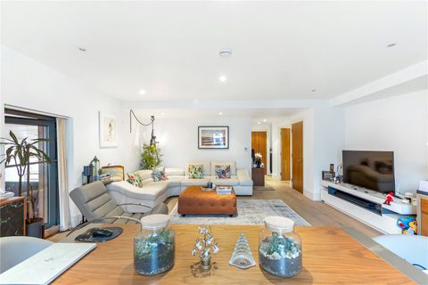 Highbury Stadium Square, London N5