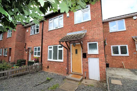 Ratcliffe Close, Uxbridge UB8, Uxbridge UB8