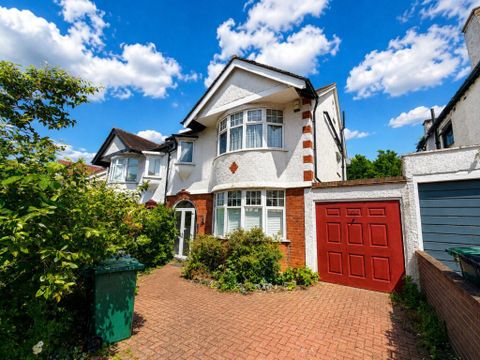 Lansdowne Road, London N3