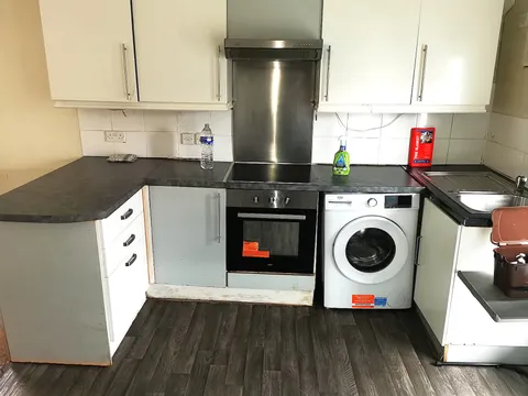 Apartment in Cardiff, Adamsdown - View 5