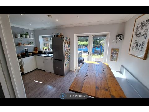 Lewis Road, Birmingham B30 – další