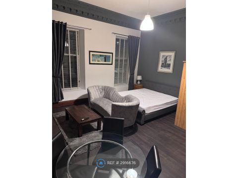 Paisley Road West, Glasgow G51, Studio to rent
