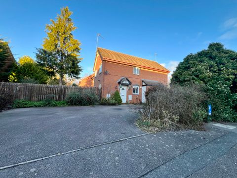 House in Northampton NN4, East Hunsbury - View 2