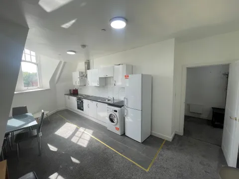 Apartment in Nottingham, Nottinghamshire - View 5