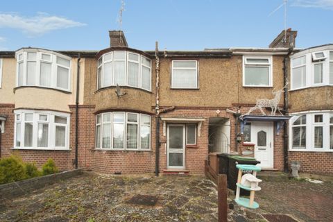 Chester Avenue, Luton LU4, 3 bed terraced house for sale, £270,000 - Zoopla