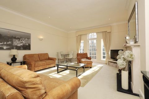 Apartment in Newcastle upon Tyne, High Heaton - View 2
