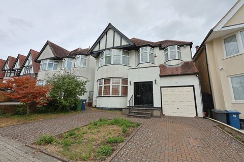 Lake View, Edgware HA8