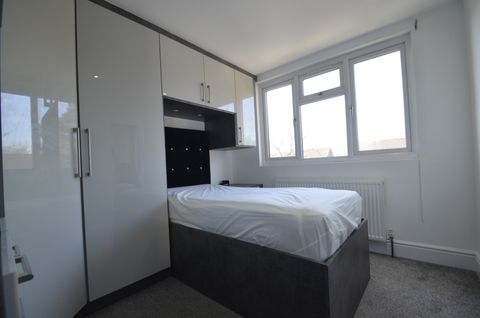 Cherry Crescent, Brentford TW8, Room to rent