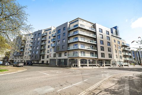Apartment in Southampton, Ocean Village - View 2