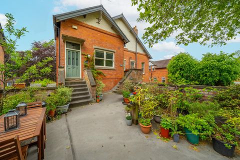 Apartment in Nottingham, Carrington - View 2