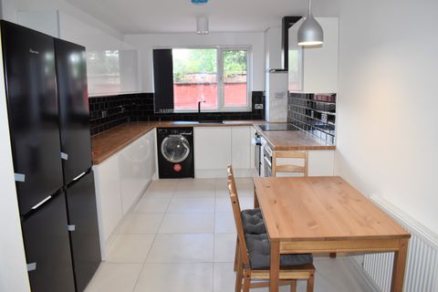House in Manchester, Burnage - View 2