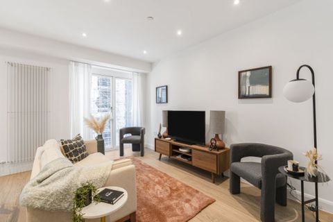 Eden Place, London E16, Studio to rent