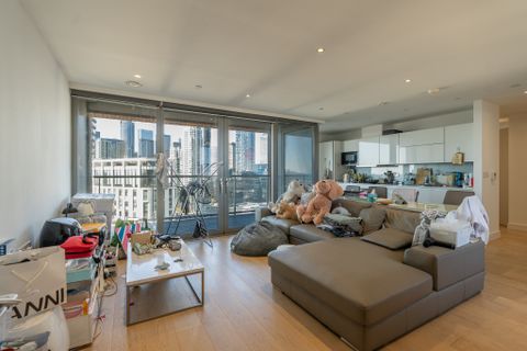 Flat Share In Heritage Tower, East Ferry Road, London E14, Room to rent