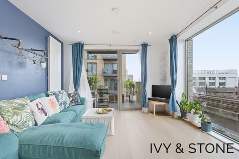 4 Cunningham Avenue, London, Greater London E16