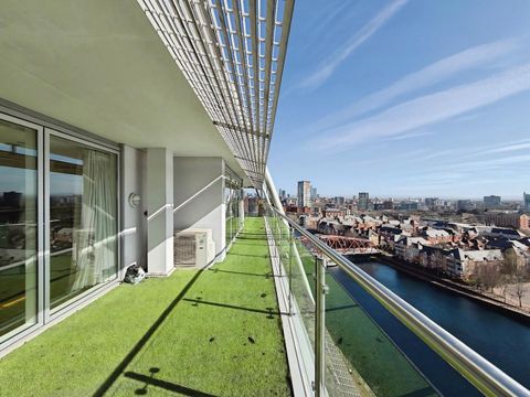 Apartment in Salford, Salford Quays, Greater Manchester - View 2