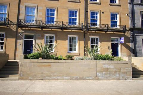Apartment in Edinburgh, Leith Central - View 2