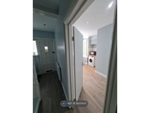 Lakehall Road, Thornton Heath CR7, Studio to rent