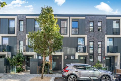 Hawthorne Crescent, Greenwich, London SE10
