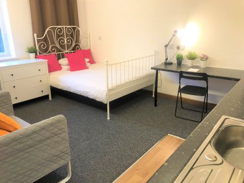 Charter Avenue, Coventry CV4, Studio to rent
