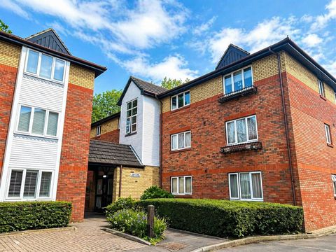 Dover Gardens, Carshalton SM5