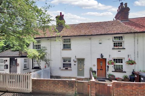 London Road, Hildenborough Chain Free TN11, bed terraced house