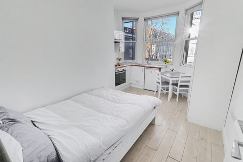 49-51 Warwick Road, London SW5, Studio to rent