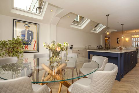 House in London, London Borough of Hammersmith and Fulham - View 2